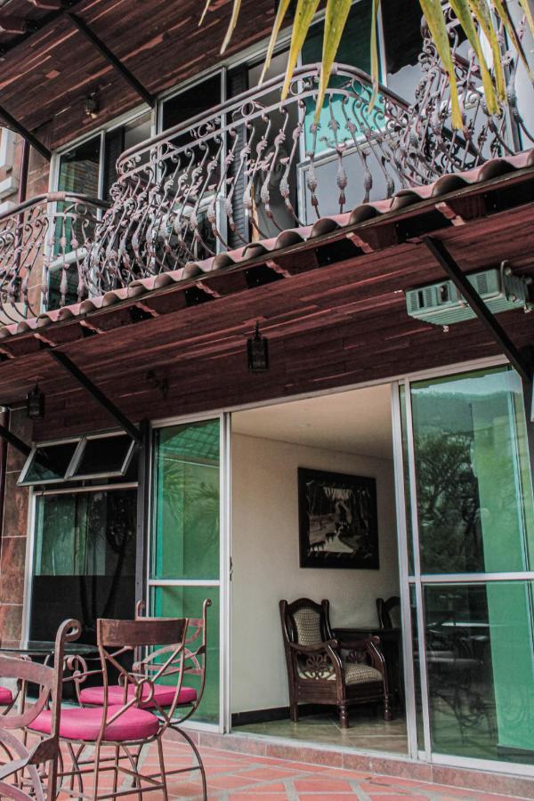 Hotel Plaza Garibaldi Caldas エクステリア 写真